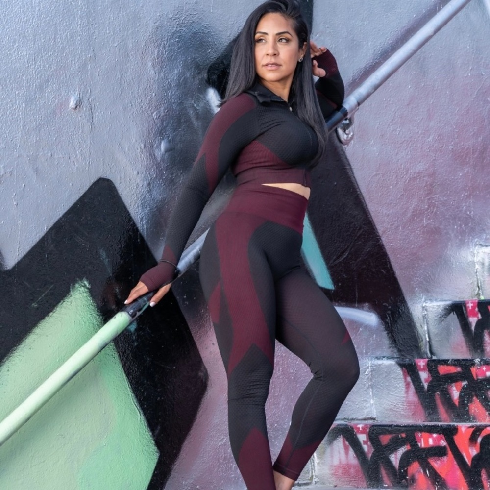 Textured Red and Black Seamless Crop Top and Leggings
